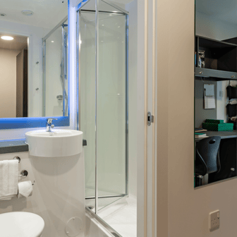 Classic En Suite - Image 5